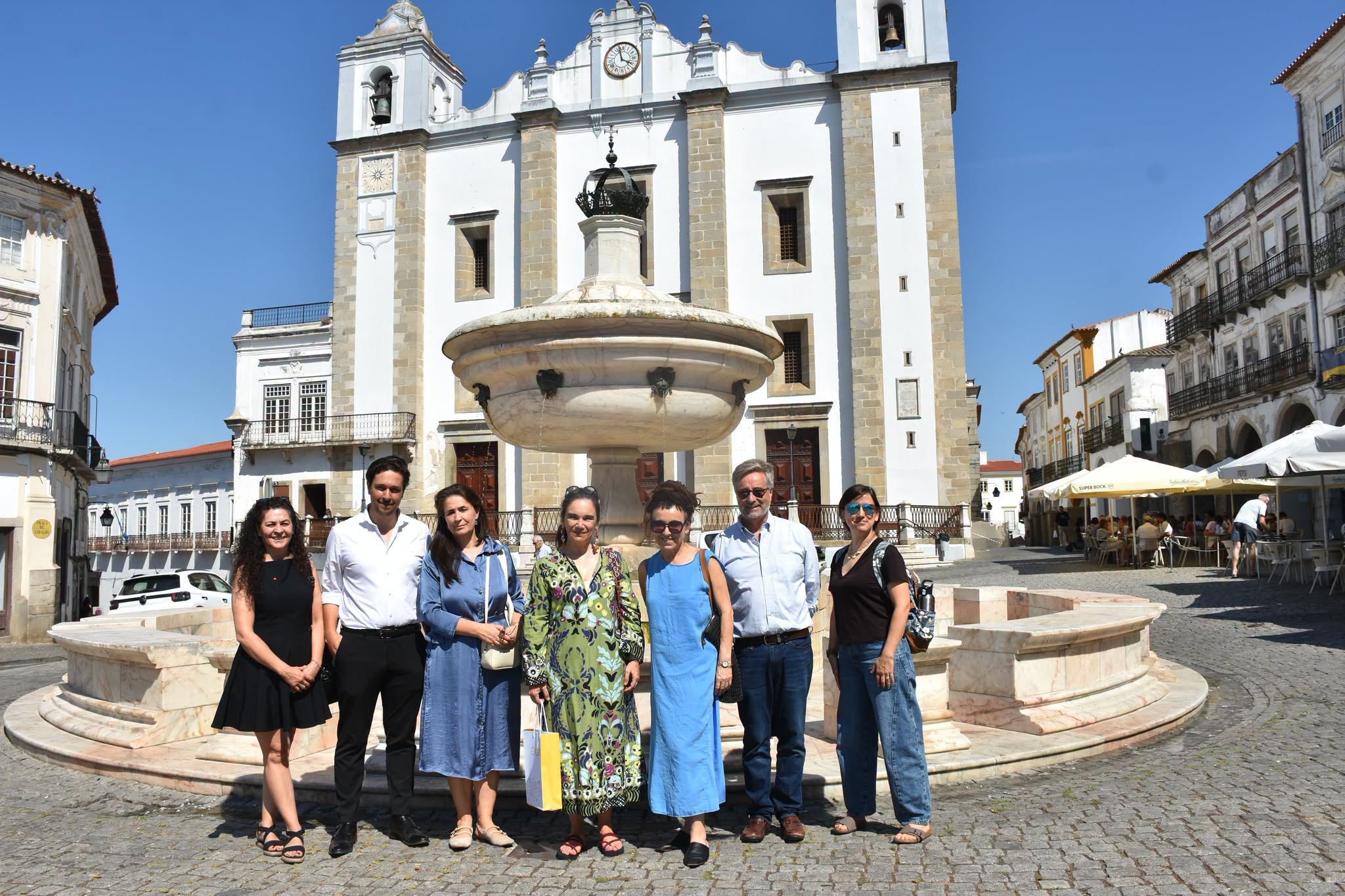 𝗡𝗼𝗯𝗲𝗹 𝗱𝗮 𝗟𝗶𝘁𝗲𝗿𝗮𝘁𝘂𝗿𝗮 𝗢𝗹𝗴𝗮 𝗧𝗼𝗸𝗮𝗿𝗰𝘇𝘂𝗸 𝘃𝗶𝘀𝗶𝘁𝗼𝘂 𝗘́𝘃𝗼𝗿𝗮

A escritora polaca Olga Tokar…