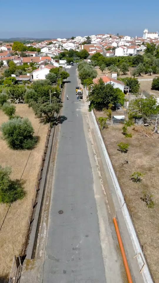 Está a decorrer a Empreitada de Requalificação da Rua 25 de Abril em Vila Nova d…