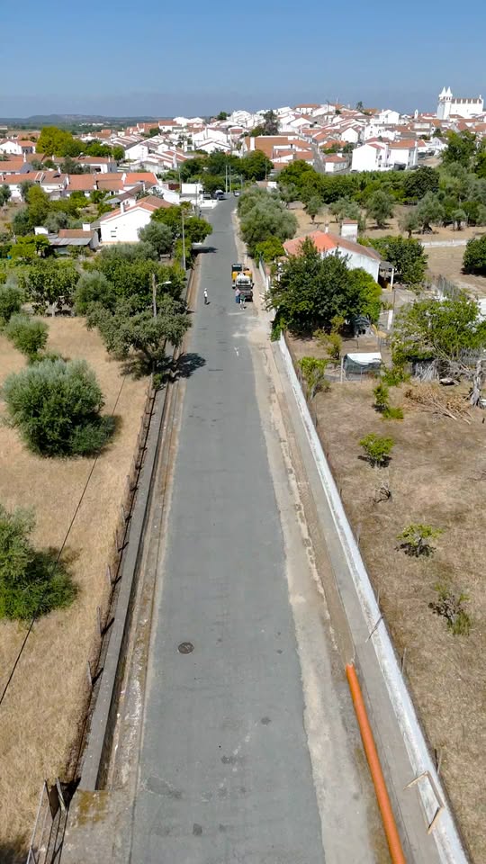Está a decorrer a Empreitada de Requalificação da Rua 25 de Abril em Vila Nova d…