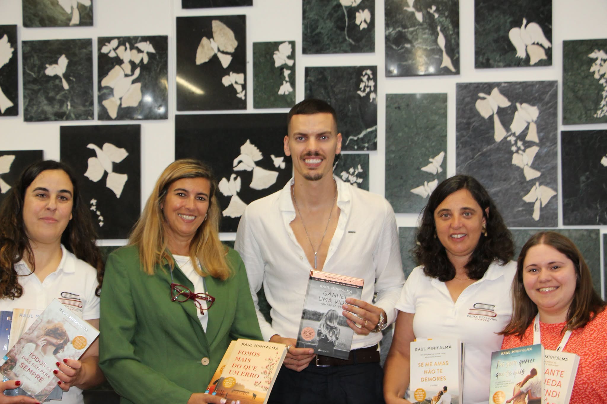 FOTORREPORTAGEM | Encontro com o escritor Raul Minh’alma na 21ª Feira do Livro …