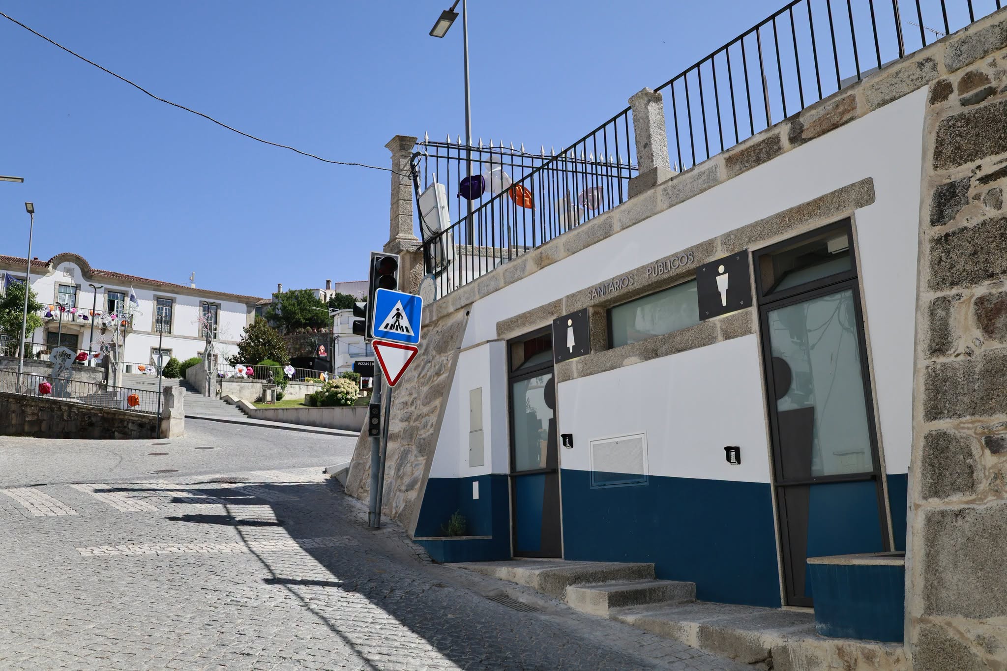 Sanitários públicos junto ao Jardim da República já abertos ao público

As insta…
