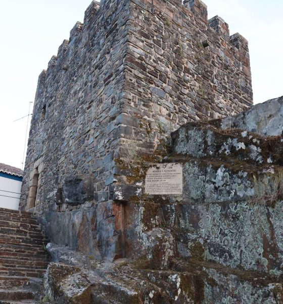 A Torre da Portagem, por onde se estima que milhares de judeus tenham passado, …