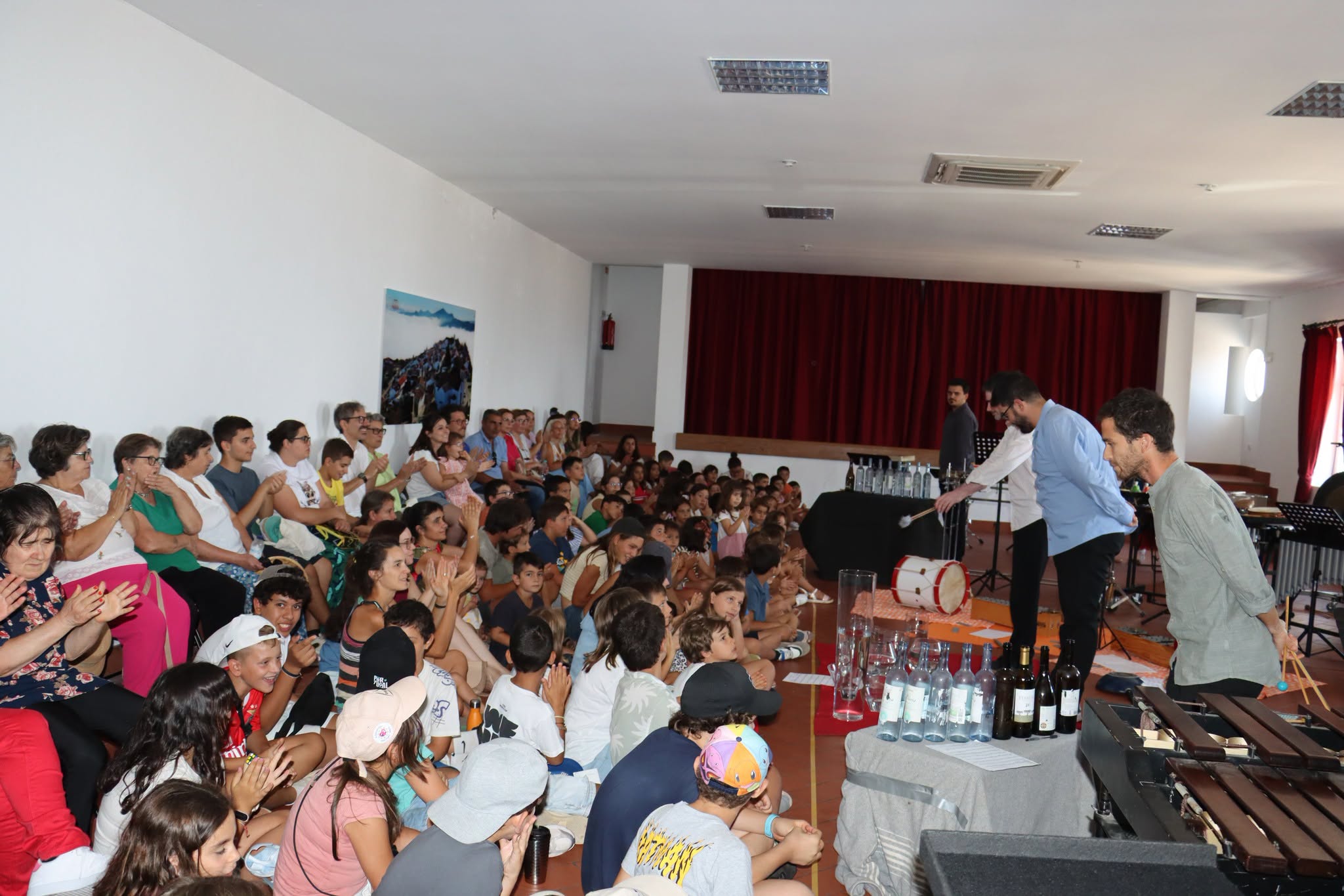 As crianças das Ludotecas do Concelho assistiram, esta quarta-feira, no Centro …