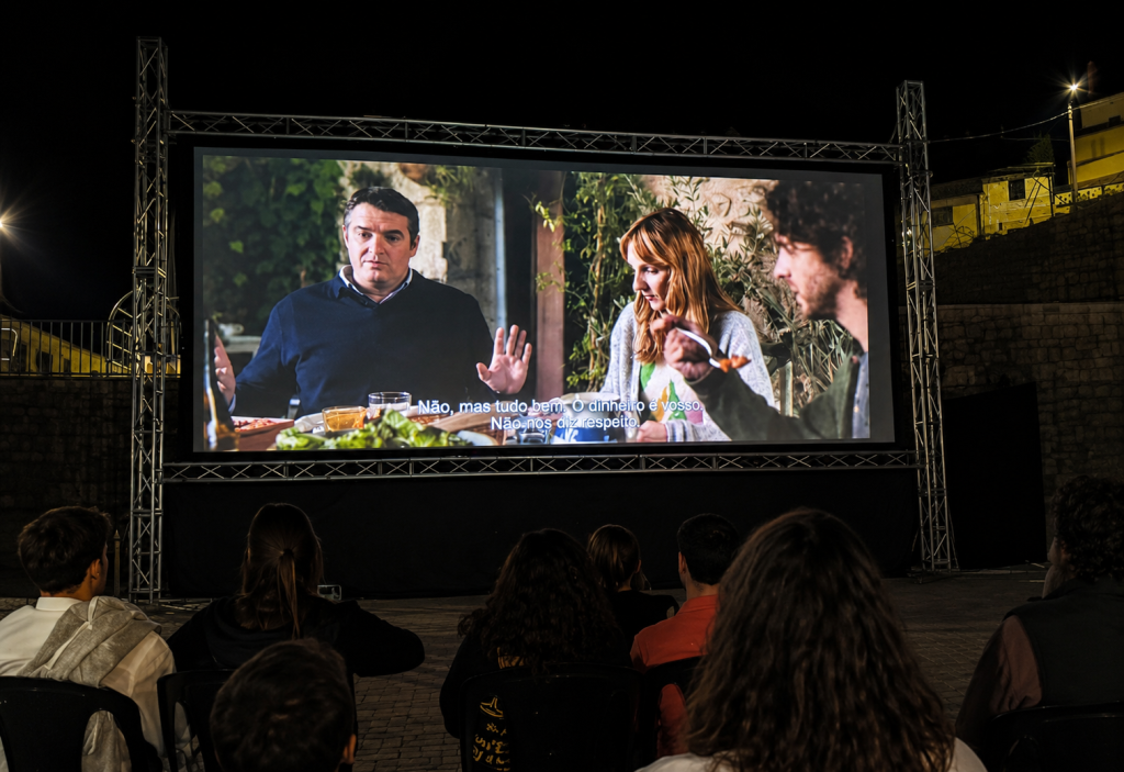 Cinema ao ar livre volta a conquistar Baião e prepara nova sessão com Jurassic World: Rebirth