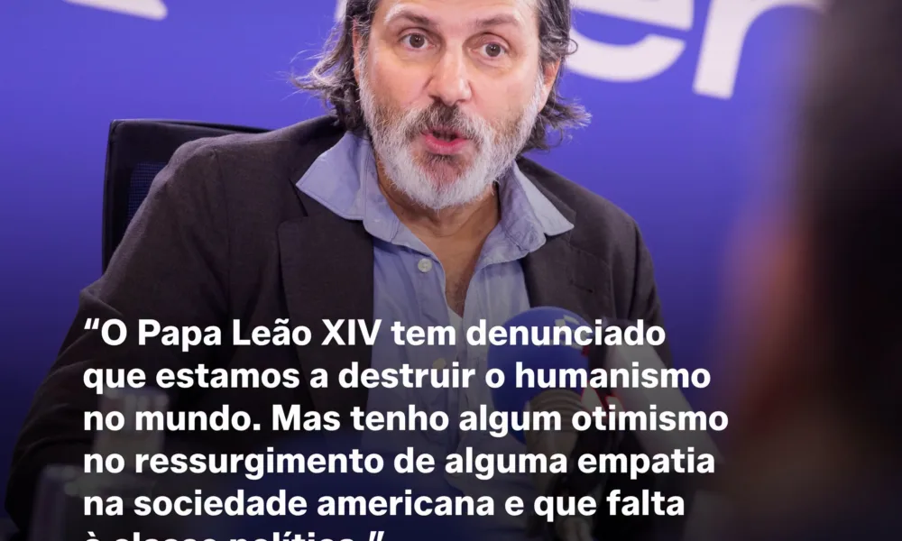 Duzentos e cinquenta anos depois da declaração de independência, celebrada com v…
