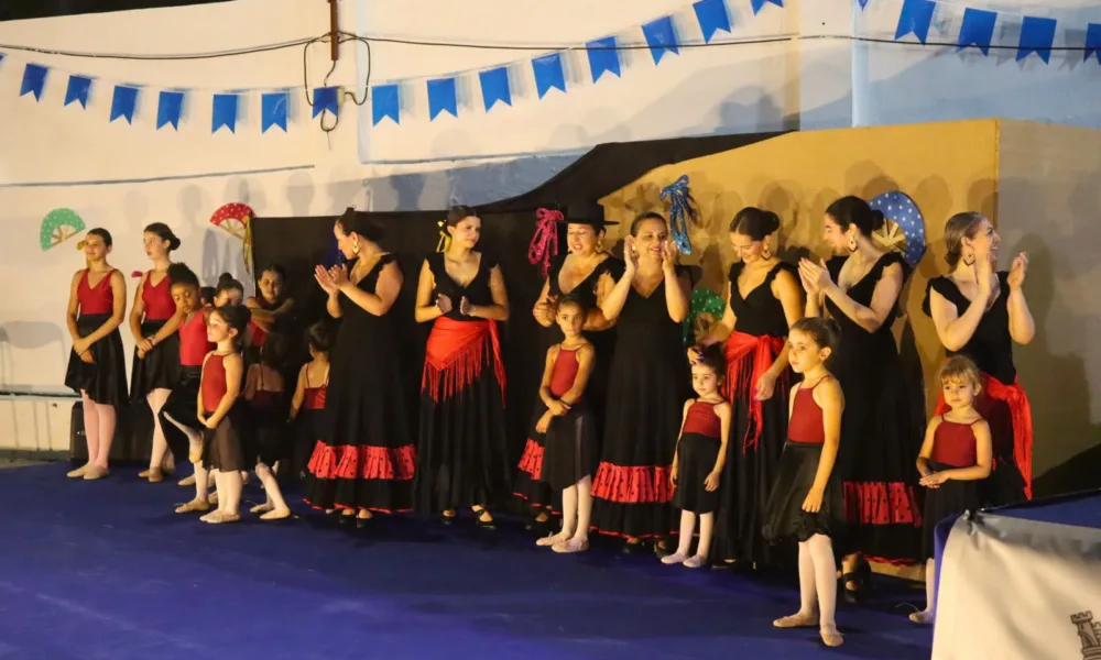 Escola de Dança da Pazôa encerrou ano letivo com festa e espetáculo emocionante…