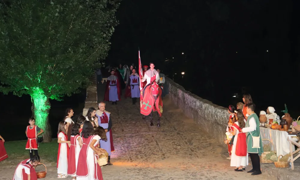 Esta noite, a partir das 21h30, a Ponte Quinhentista da Portagem volta a ser o …