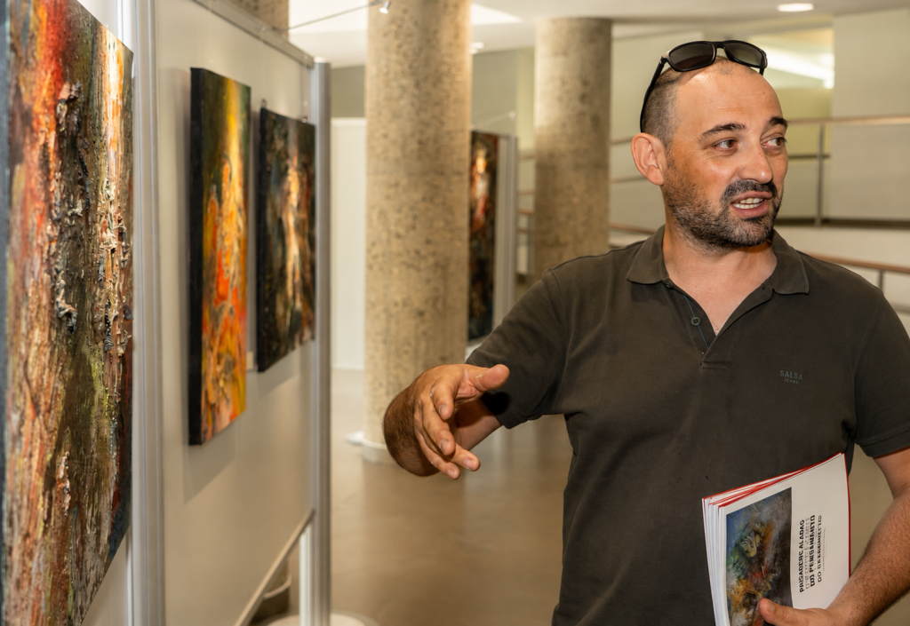 Exposição de Ricardo Cardoso convida à reflexão na Biblioteca e Arquivo Municipal de Felgueiras