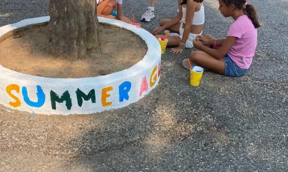 Hoje, no Summer 2026, foi dia de pintura de canteiros, atividade “Protege o Amb…