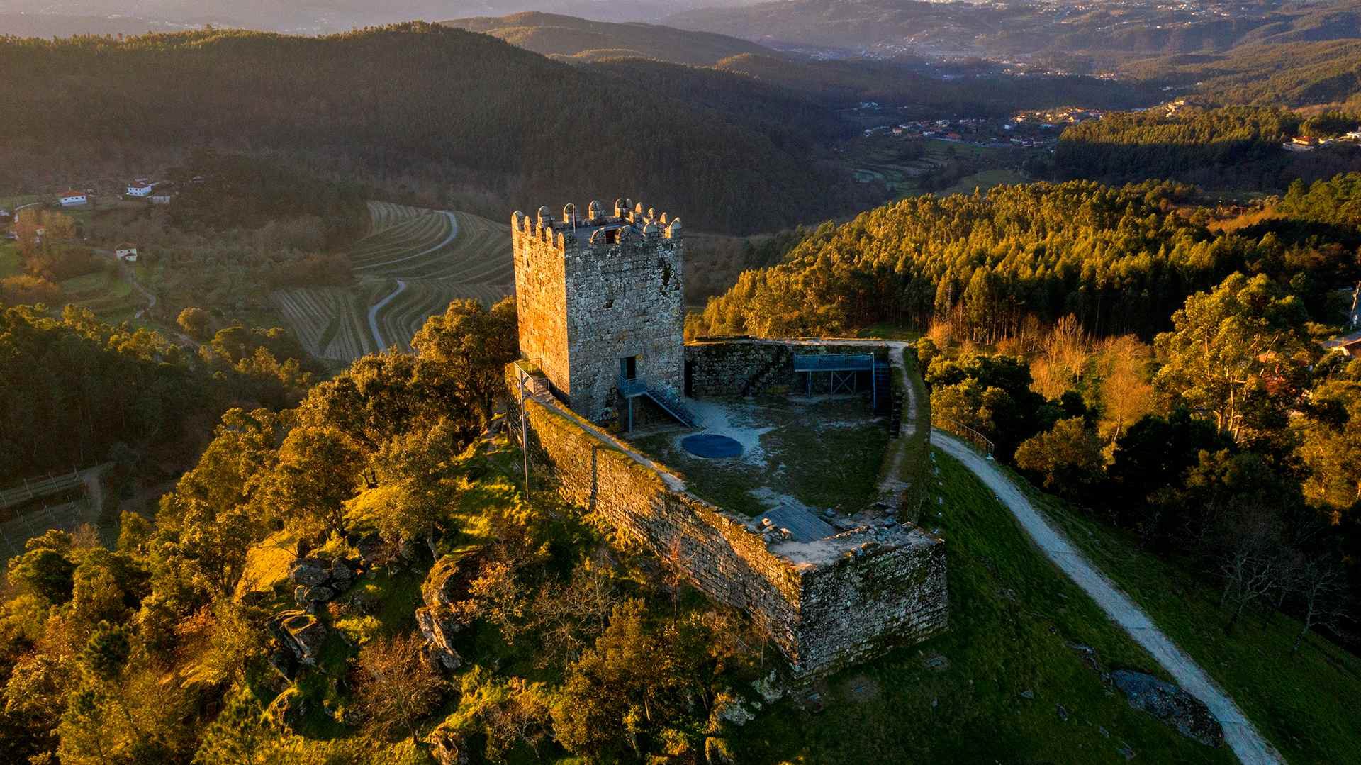 Jornada Medieval leva três dias de recriações históricas ao Castelo de Arnoia, em Celorico de Basto