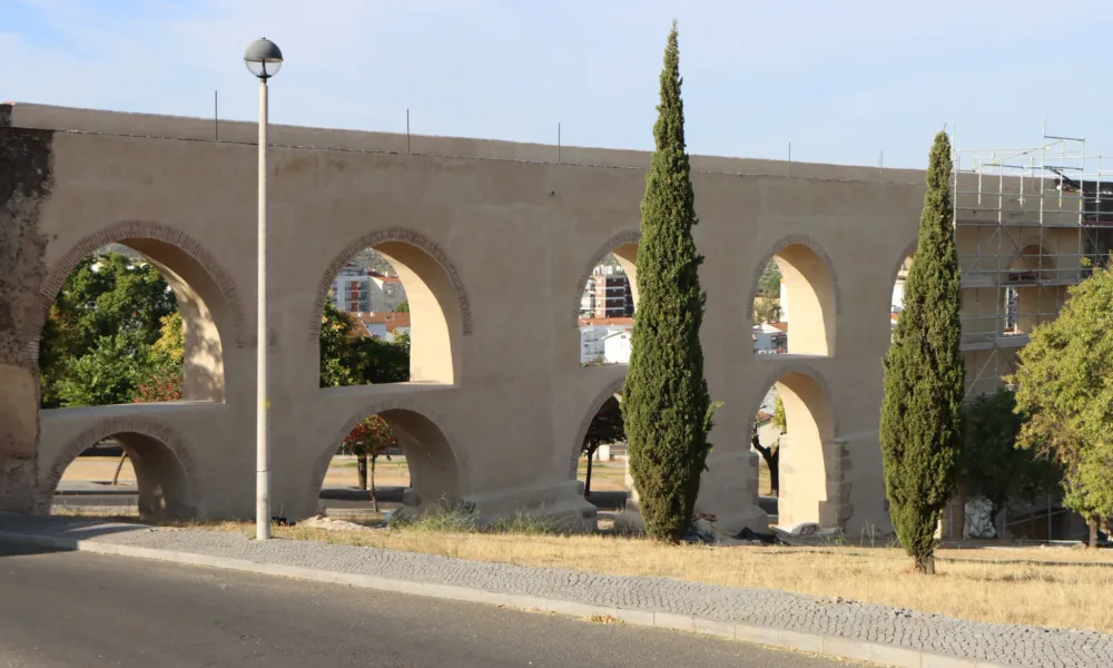O Aqueduto da Amoreira, um dos mais emblemáticos monumentos de Elvas e Patrimóni…