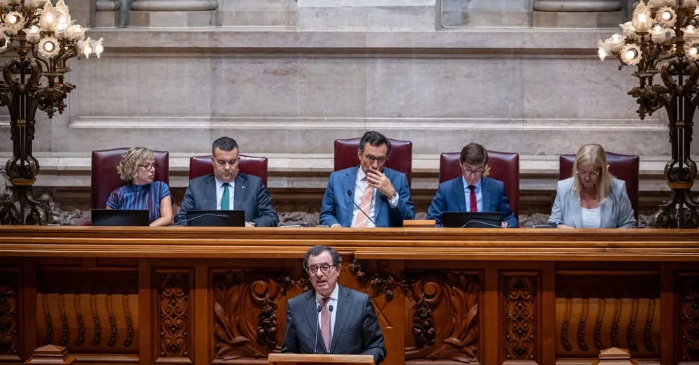 O Governo defendeu que a estabilidade política é indispensável para Portugal enf…