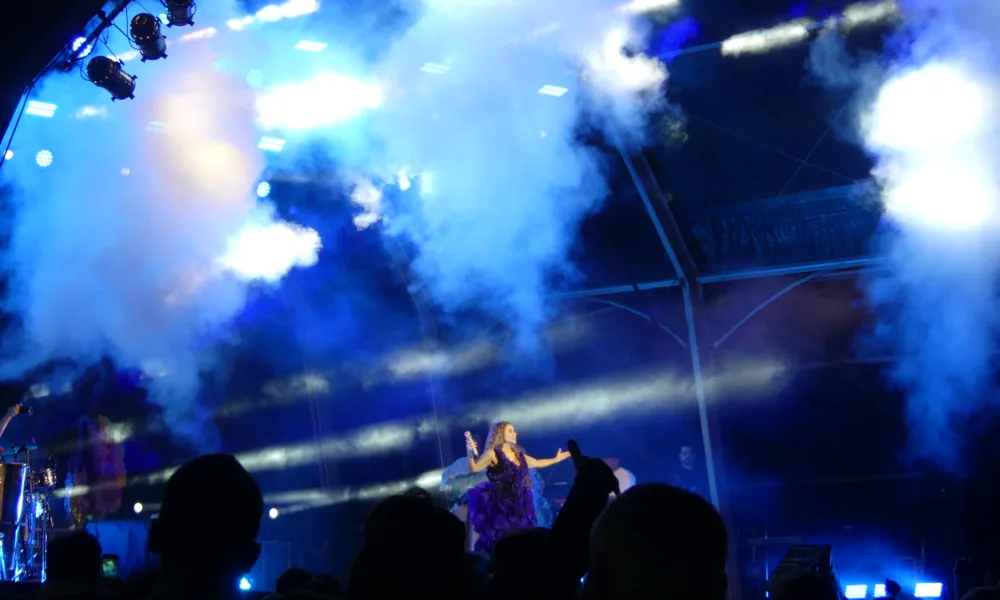 Daniela Mercury trouxe cor e energia ao palco da FAE