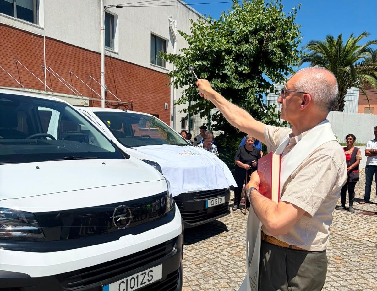 Paços 2000 investe 60 mil euros em duas novas carrinhas para reforçar transporte de crianças e idosos