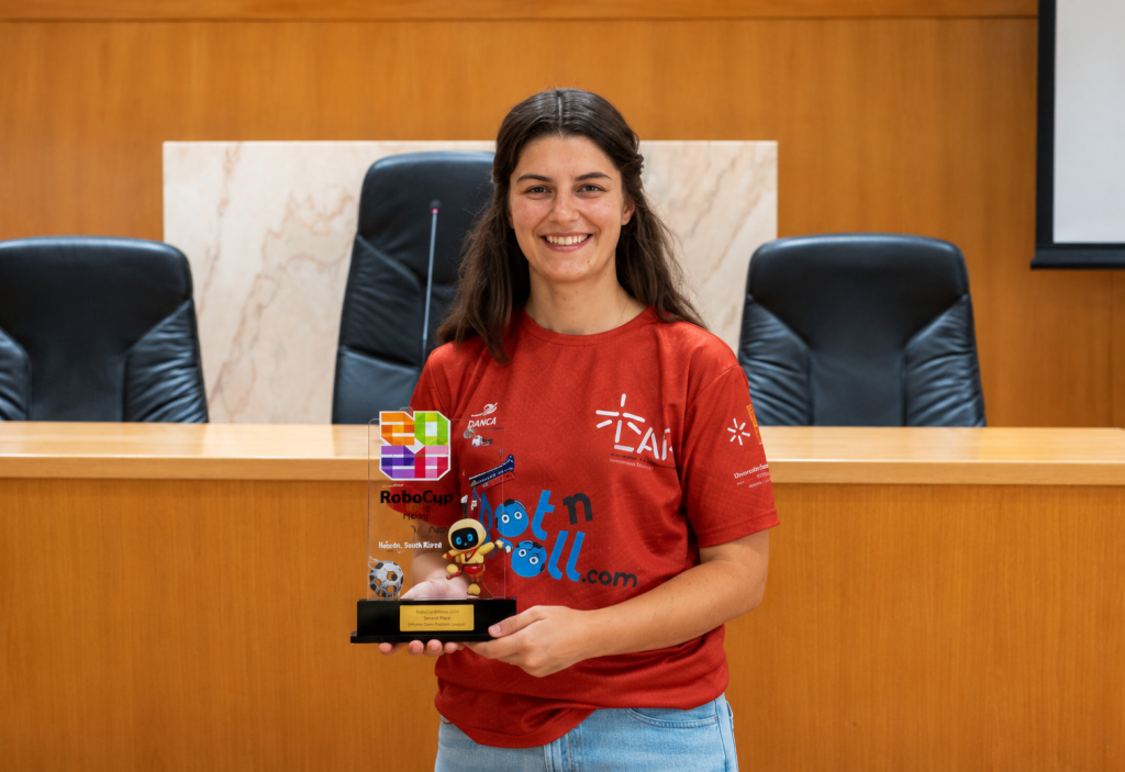 Paços de Ferreira homenageia vice-campeã do mundo de robótica natural de Meixomil