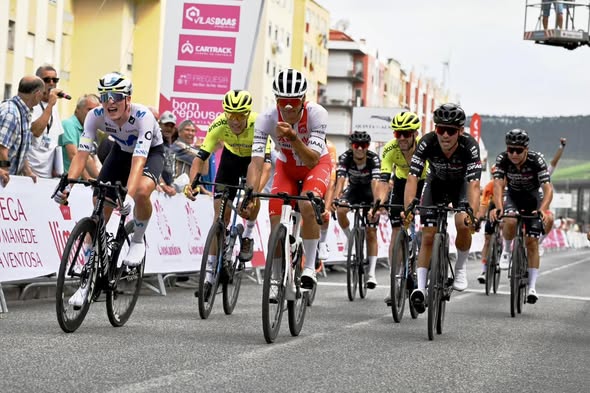 Contte triunfa na chegada a Torres Vedras e Tiago Antunes sobe à liderança do Troféu Joaquim Agostinho » Ciclismo + TV