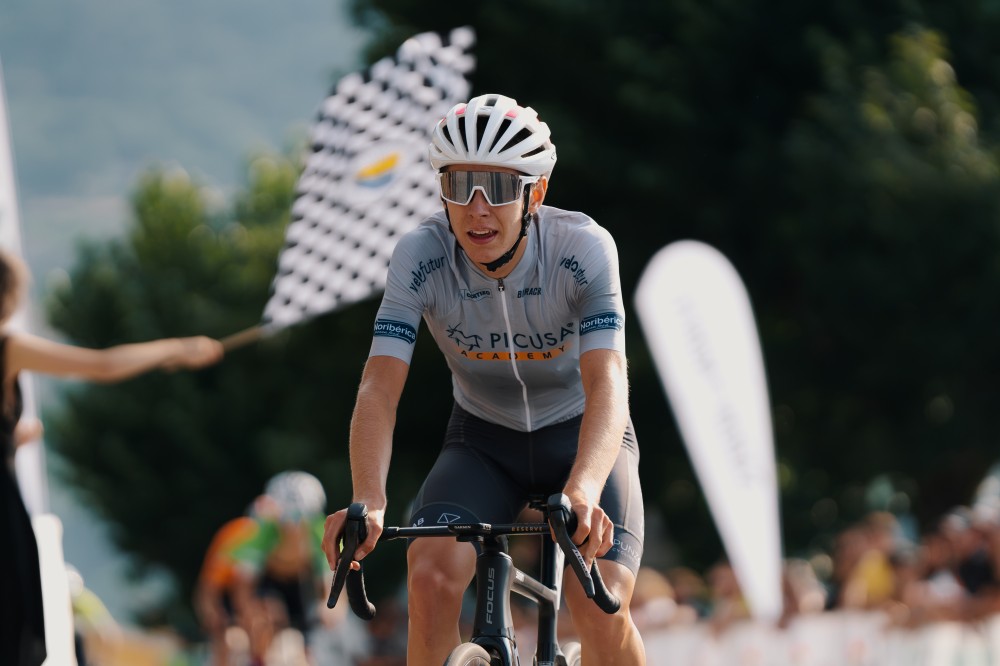 Alec Franzke vence na Senhora da Guia e Carlos Tena veste a Camisola Amarela do GP Terras de Trás-os-Montes » Ciclismo + TV