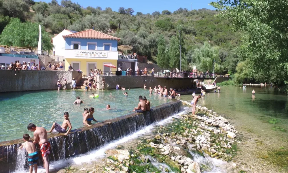 Praia fluvial do Agroal hasteia três bandeiras de qualidade ambiental e acessibilidade a dez de julho